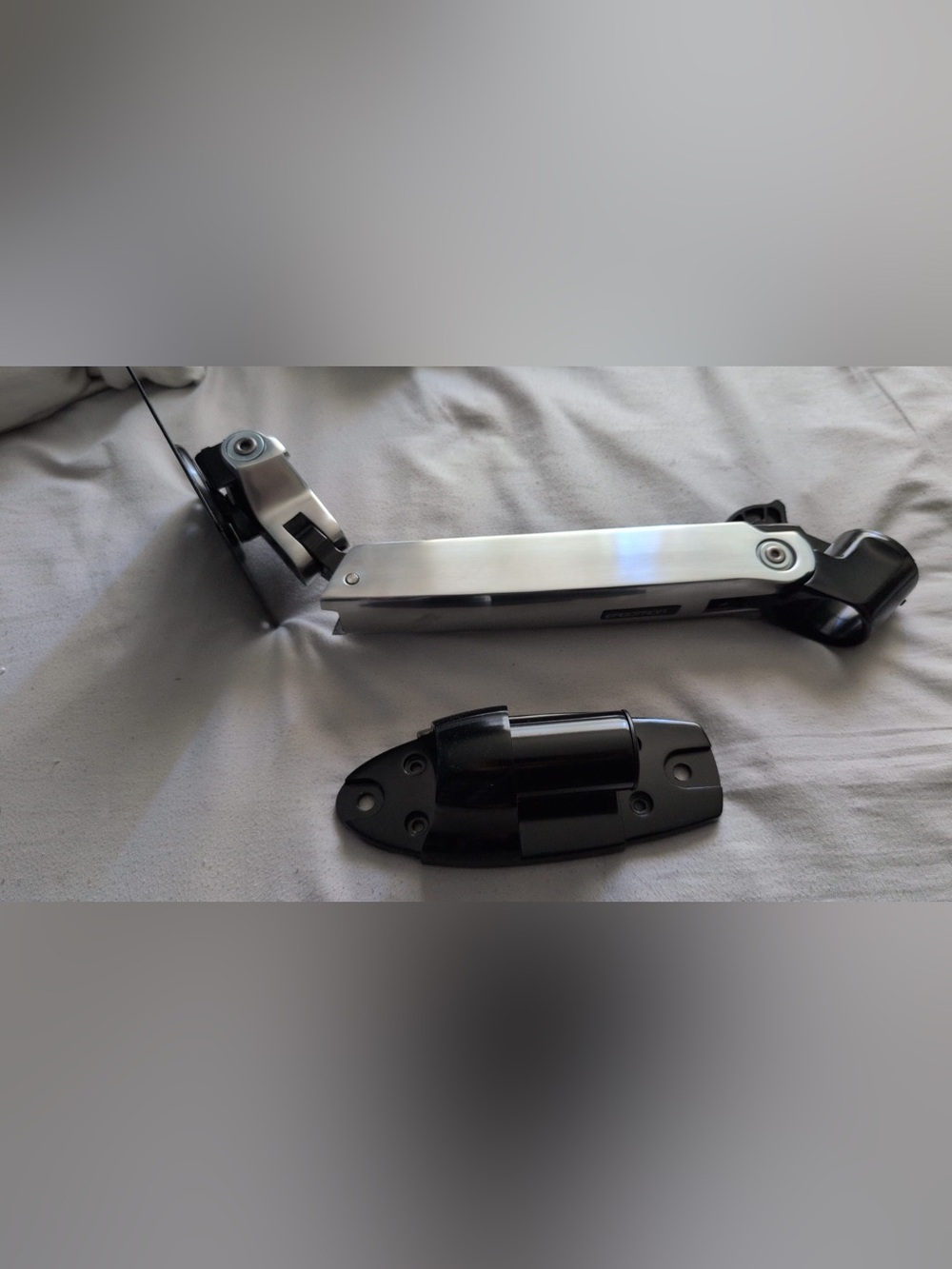 Ergotron LX Wall Mount LCD Arm for Monitors / Screens - Picture 3 of 4
